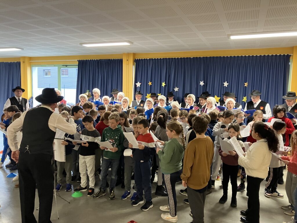 Concert de Noël avec les Patoisants à l'école Jeanne d'Arc